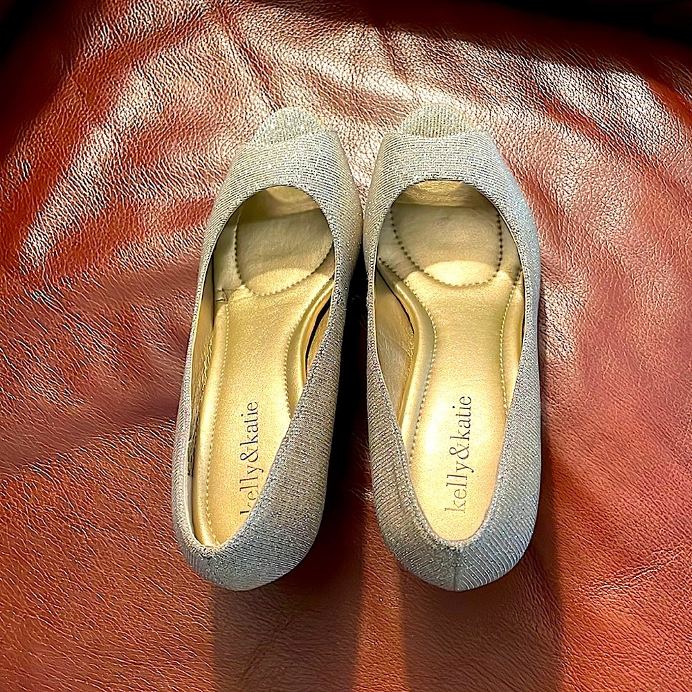 Great Wedding or Special Occasion shoes.  Kelly & Katie brand size 7.5 W.